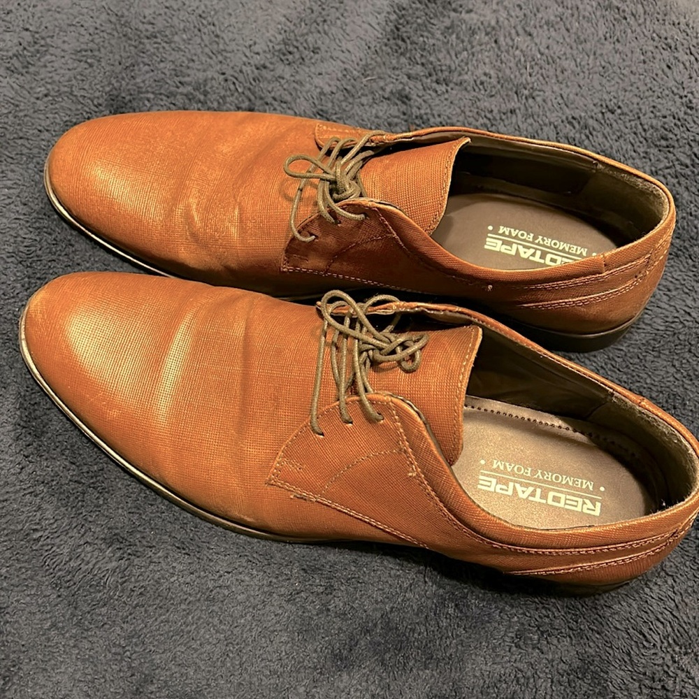 Red Tape Men’s Oxford -tan size 11